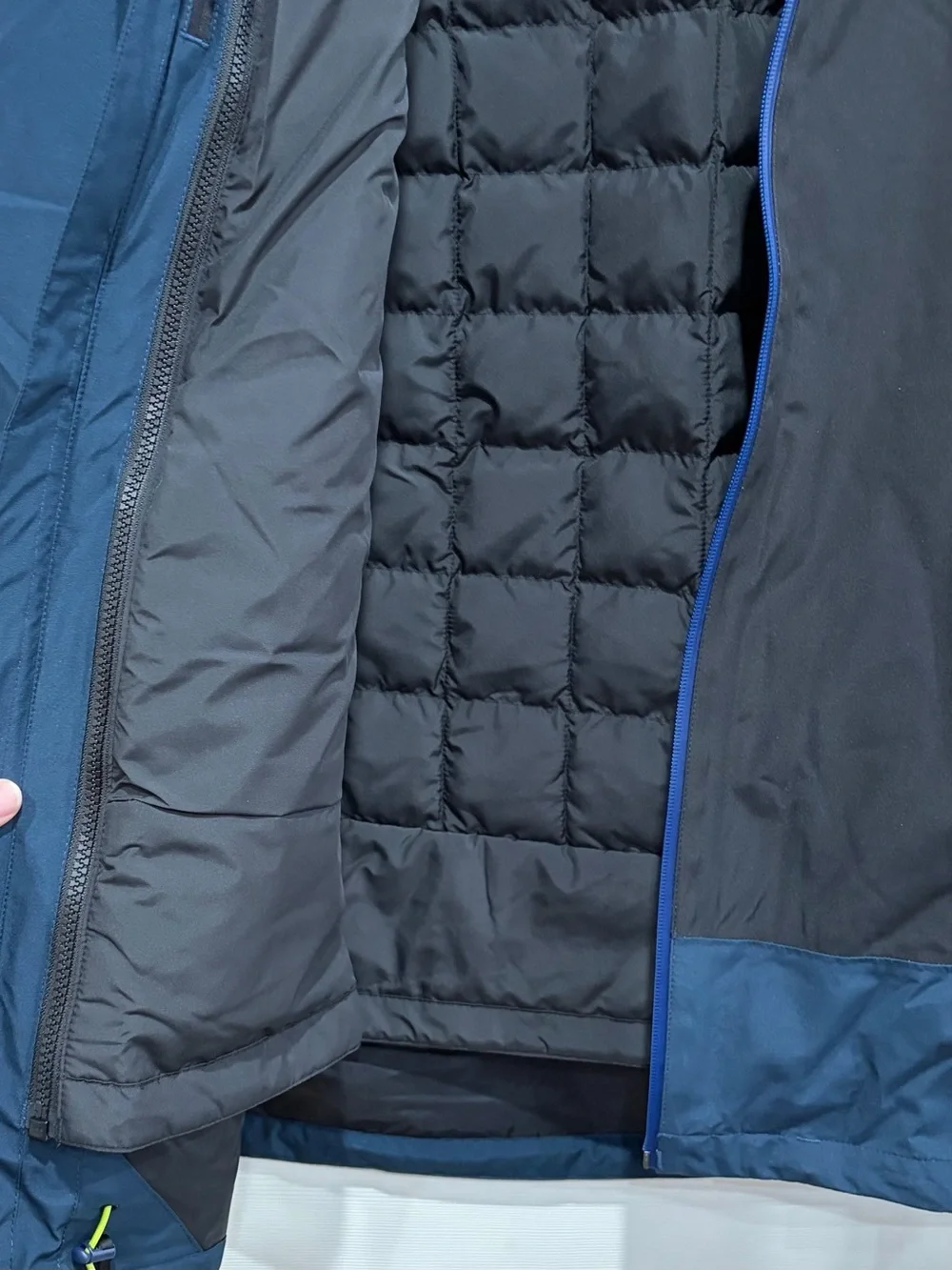 The North Face Men’s Medium THERMOBALL Snow Slo Triclimate Jacket Navy Black NWT